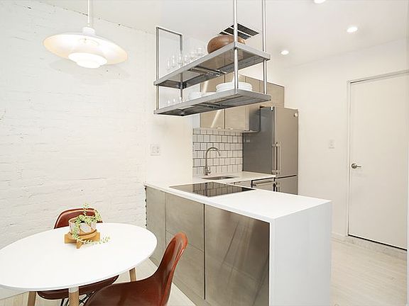 3rd image of 170 Norfolk St APT 8