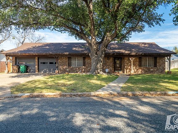 2nd image of 2936 Cumberland Dr