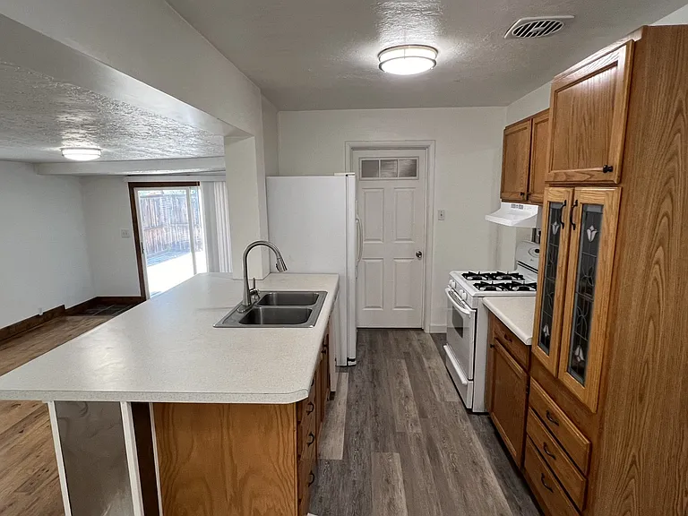 6910 S Village Green Rd — Photo 2