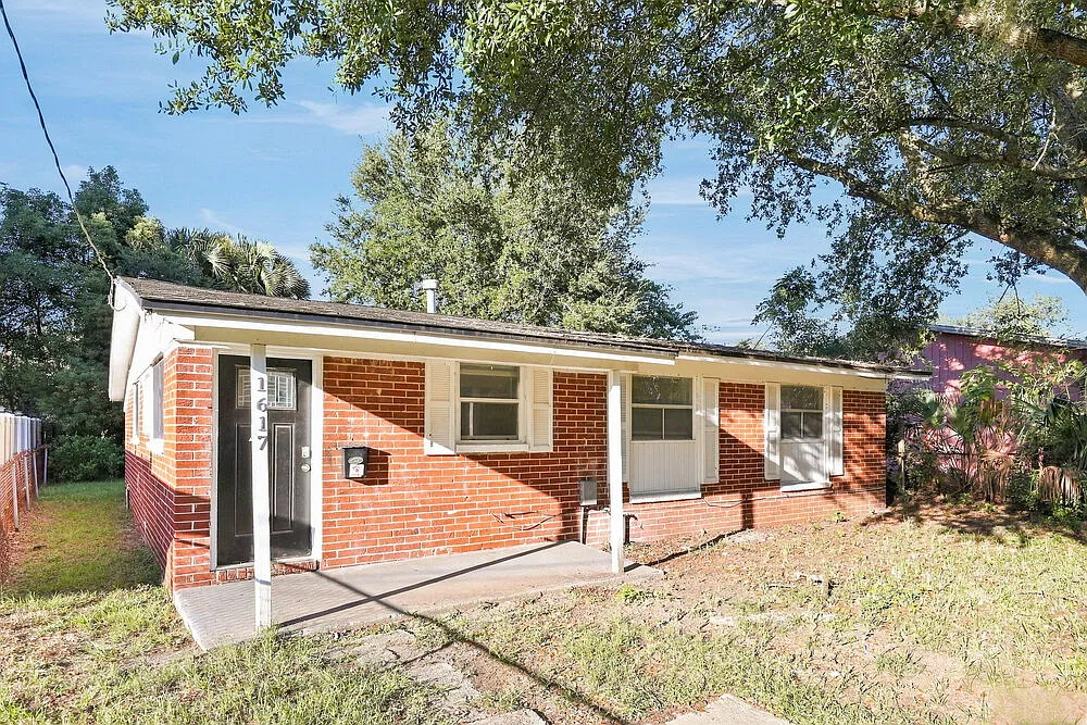 4 bed, 1.0 bath, 1107 sqft, $1,255 — Photo 3
