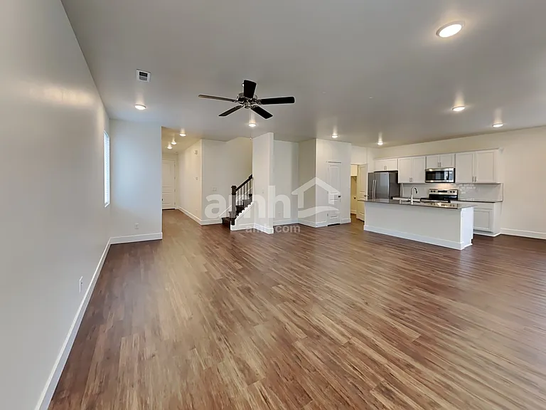 657 Dudley St — Photo 8