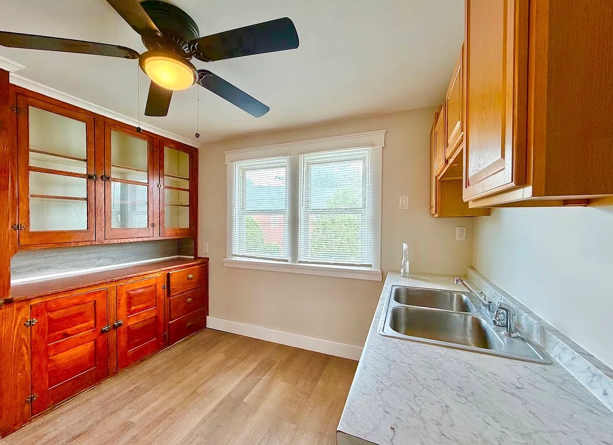 3 bed, 1000 sqft, $1,200 — Photo 4