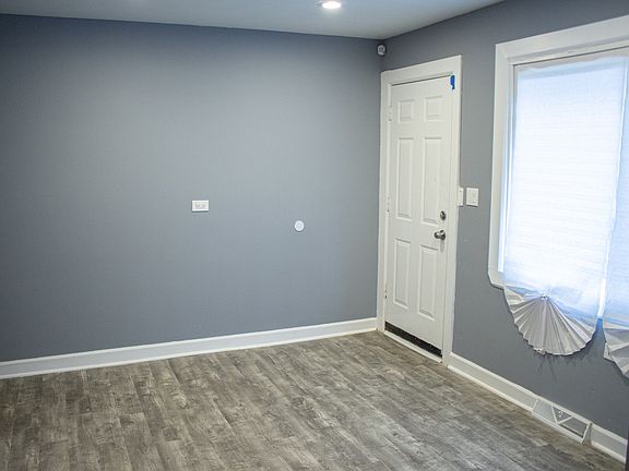 5th image of 130 N Waller Ave