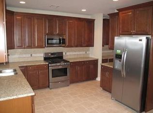 60 Fournier Cres, Elmwood Park, NJ 07407