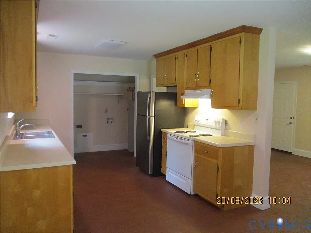 3 bed, 2.0 bath, 1340 sqft, $1,900 — Photo 4
