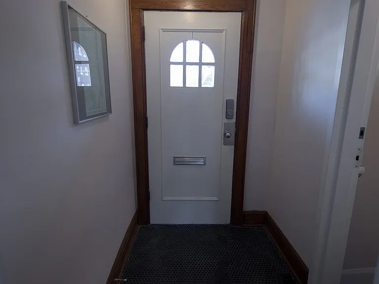 856 Bronson Ave — Photo 17