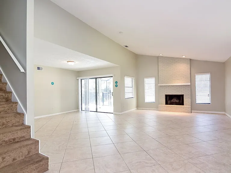 1902 Lake Platt Ln — Photo 3