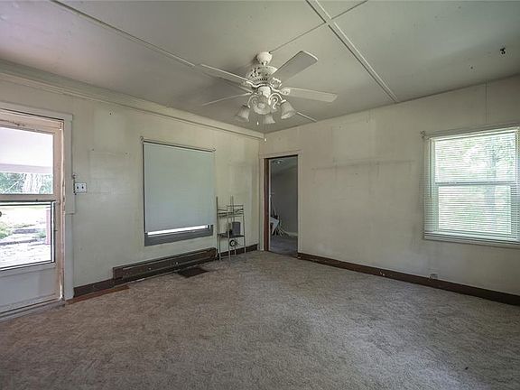 3rd image of 18065 Crown Rd
