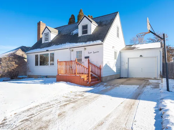 420 9th St N, Wahpeton, ND 58075