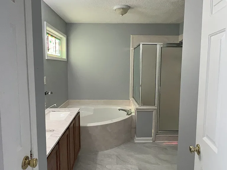 Owner's suite bathroom