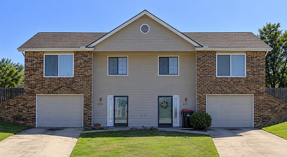 205 NW Gibson Ct