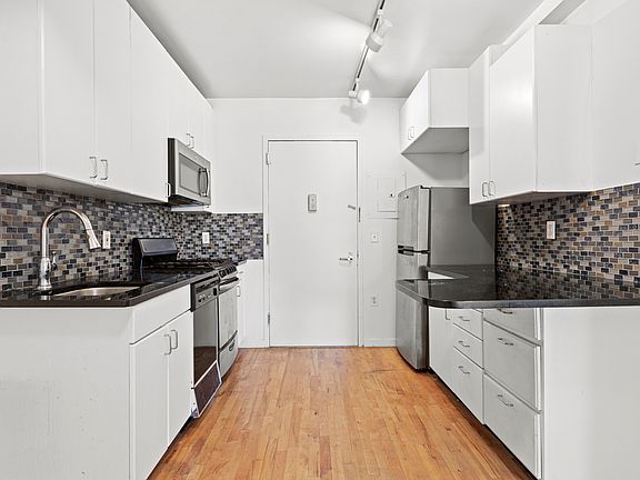 2nd image of 190 E 7th St APT 511