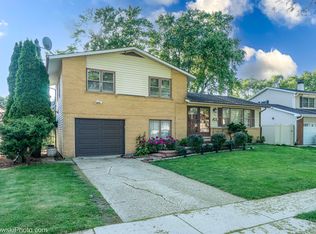 1408 S Fern Dr, Mount Prospect, IL 60056