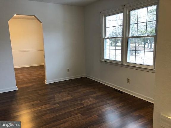 4th image of 1108 Amherst Ave