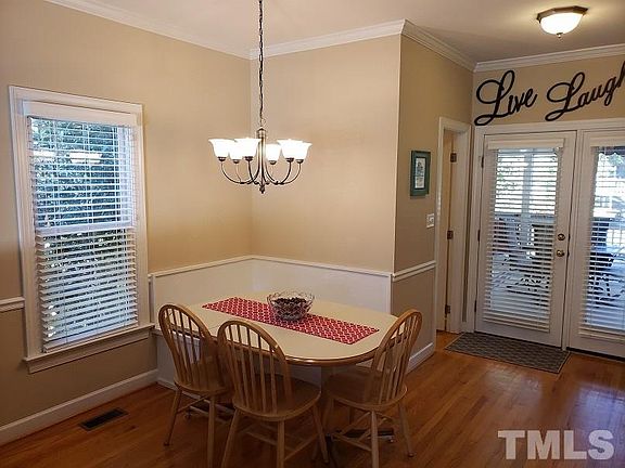 4th image of 304 Pine Nut Ln