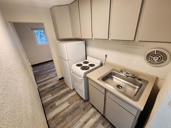 5th image of 1642 Melrose Ave #102