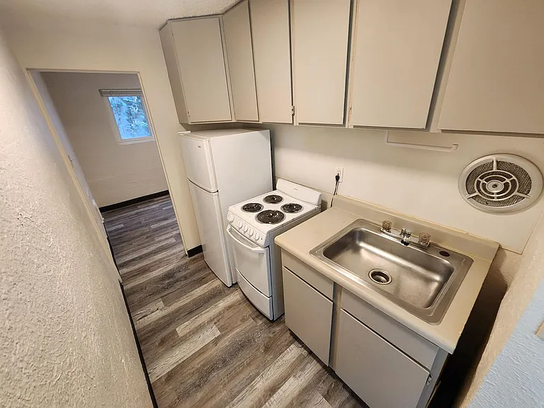 Melrose Court Apartments — Photo 5