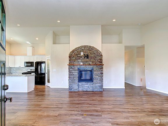 3rd image of 460 Ivy Street