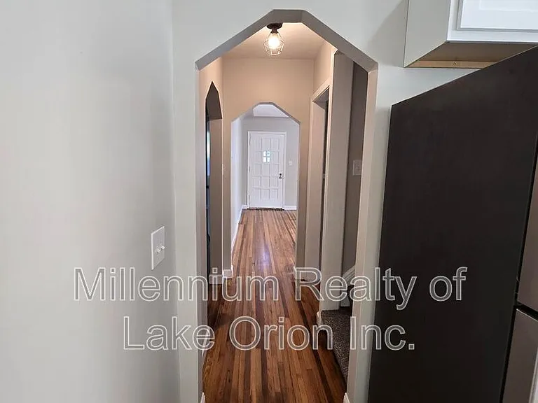 614 E Tennyson Ave — Photo 3