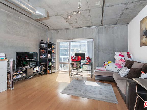 3rd image of 645 W 9th St APT 402