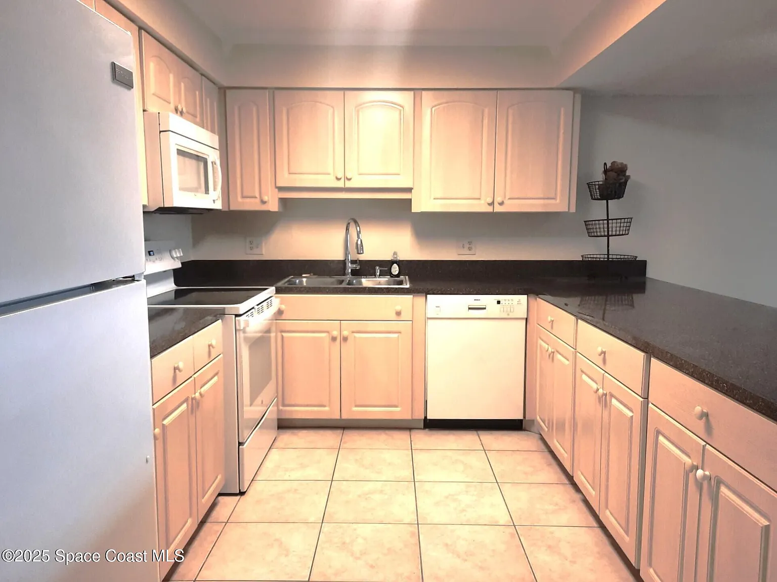 2 bed, 2.5 bath, 1575 sqft, $2,300 — Photo 4