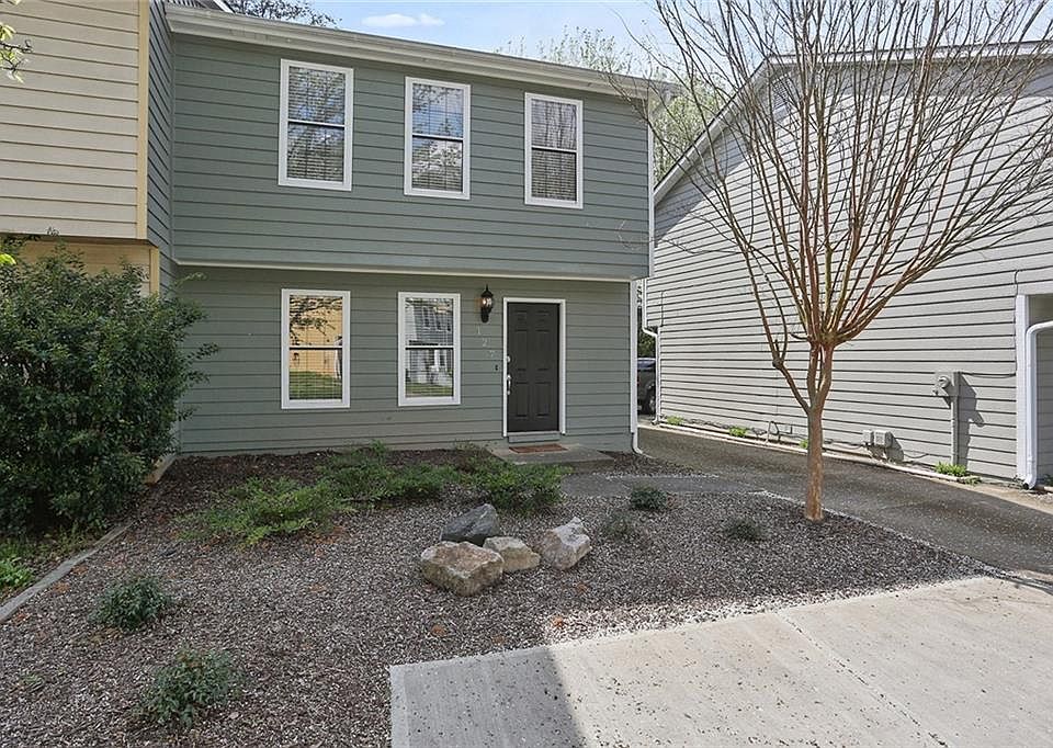 1st image of 127 Woodberry Ct
