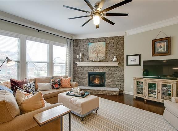 3rd image of 459 Victorian Park Cir