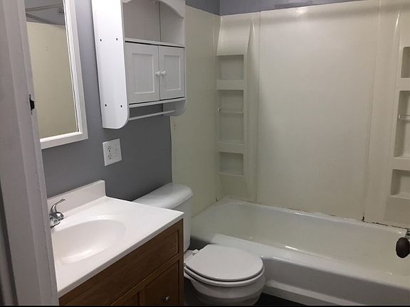 3rd image of 866 Sheridan Ave #1