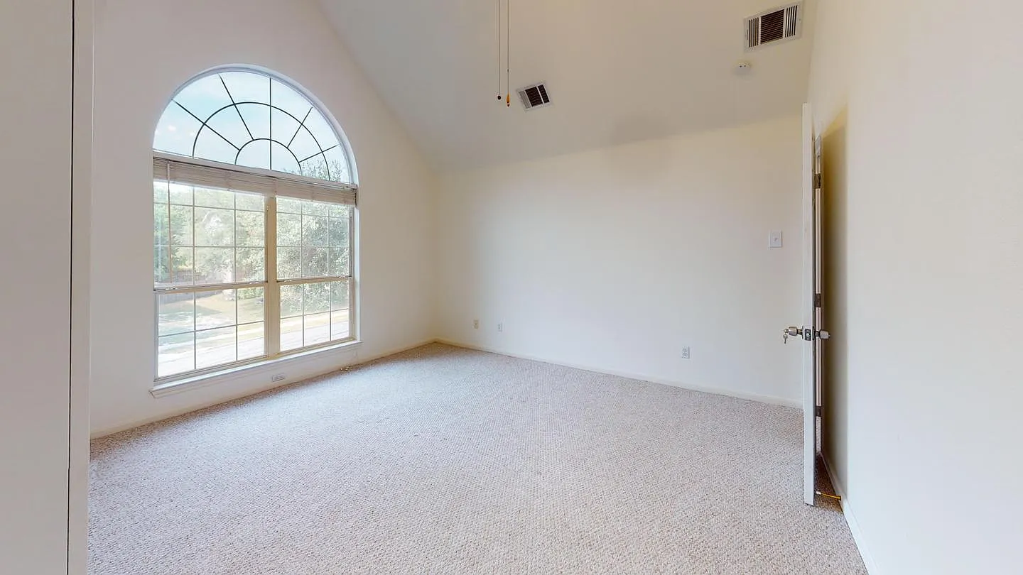 Round Rock Beauty The Home You've Been Waiting For! — Photo 4