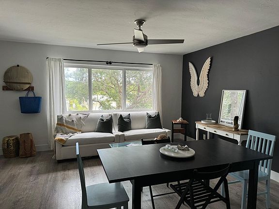 4th image of 505 NE 20th Ave APT 201