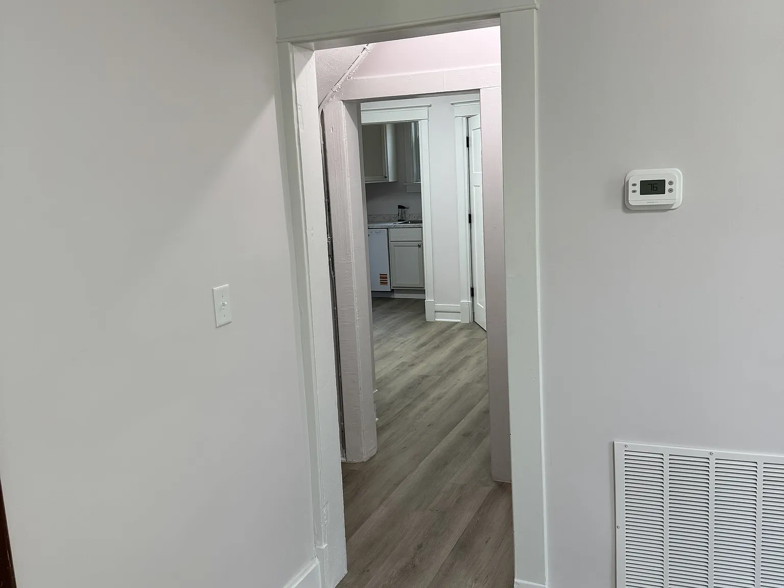 2 bed, 1000 sqft, $1,000 — Photo 4