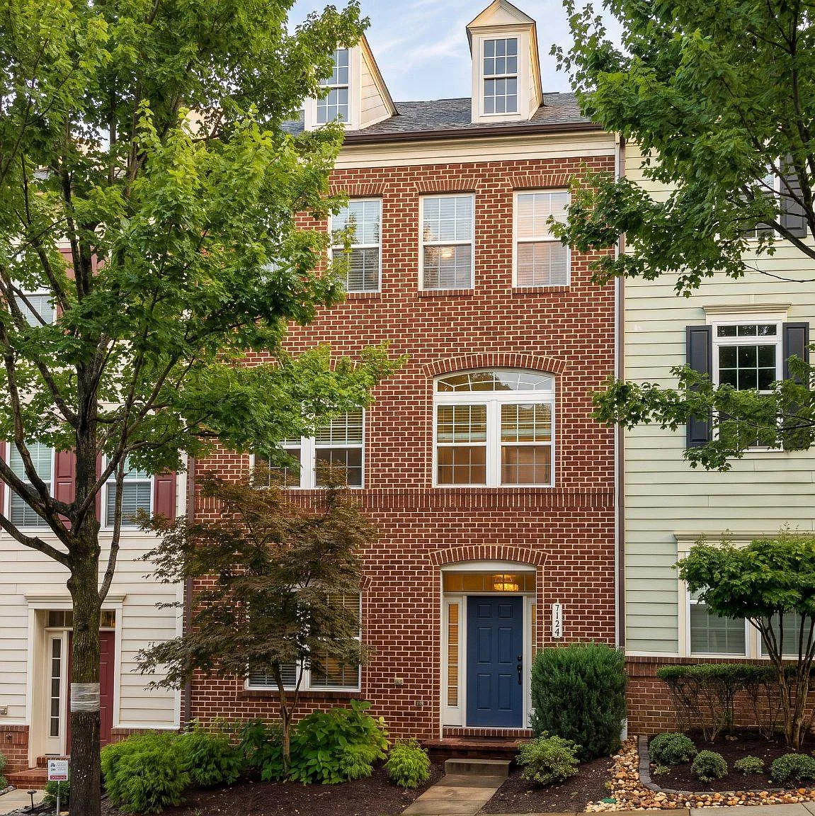 3 bed, 2.5 bath, 2926 sqft, $4,300 — Photo 1