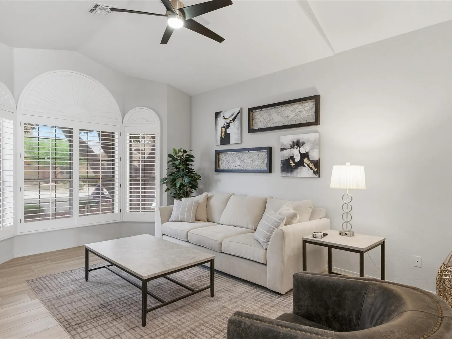 5 bed, 2.5 bath, 2955 sqft, $8,500 — Photo 4