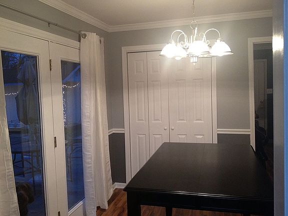 Breakfast/Dinning Room Pic2