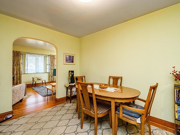 5th image of 907 Circle Dr