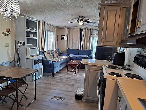 4th image of 152 Maple Village St