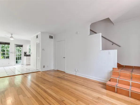 21 Madeira Ave APT 18, Coral Gables, FL 33134