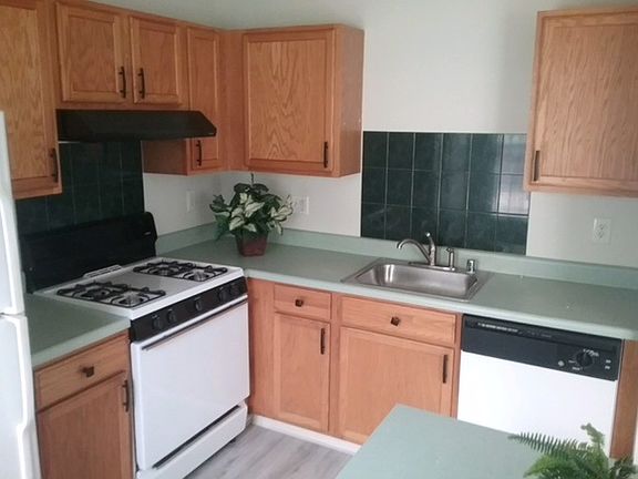 3rd image of 133 Cypress Dr #1