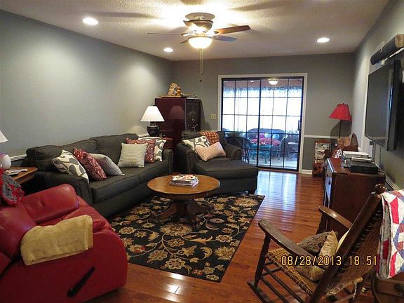 4th image of 221 Surrey Ln NE