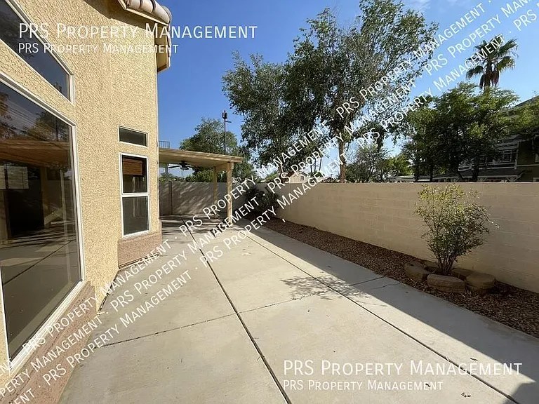 629 S Oak St — Photo 16