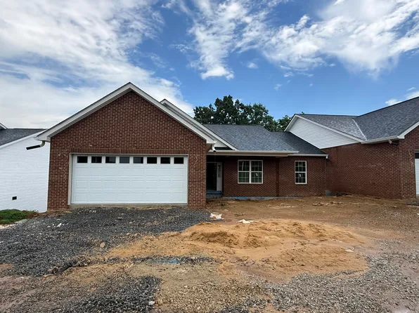 1027 Patriots Landing Dr, Dandridge, TN 37725