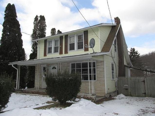 1st image of 724 Green Ln