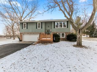 8636 Prairie Trl, Bloomington, IL 61705