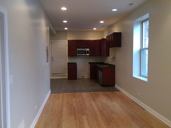 4th image of 3741 W Le Moyne St