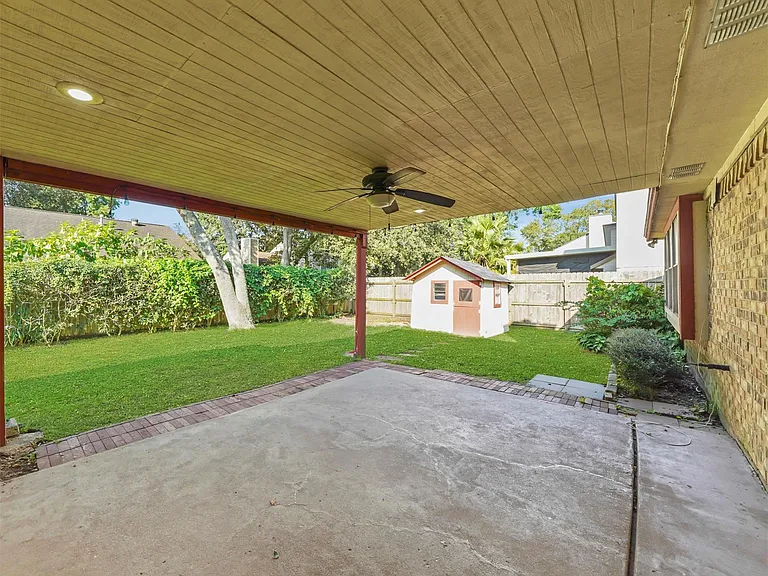 2304 Colleen Dr — Photo 15