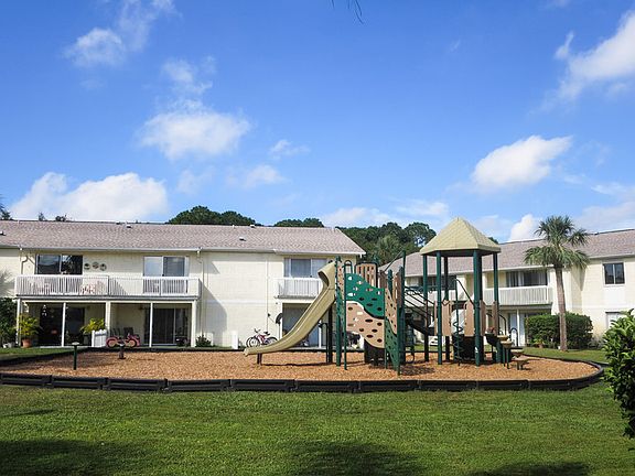 Palmera Pointe Condos Playground