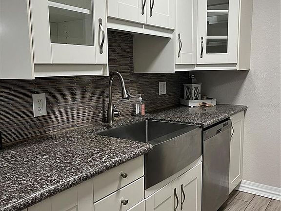 2nd image of 528 Golden Raintree Pl