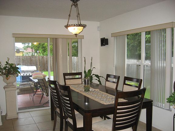 5th image of 286 SW Tulip Boulevard