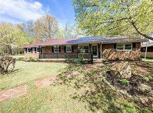 708 Orchard Dr, Olney, IL 62450