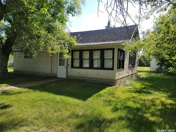 202 Irvine Street, Cut Knife, SK S0M 0N0